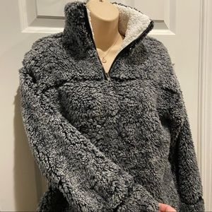 FANTASTIC FAWN Charcoal Sherpa Pullover Small